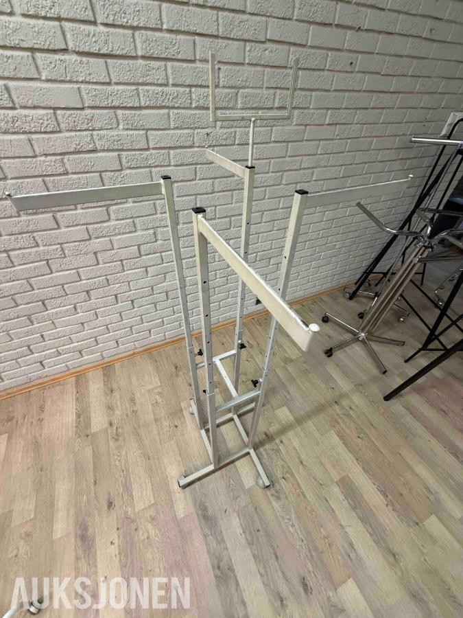 11 x Klesstativer til butikk / showroom